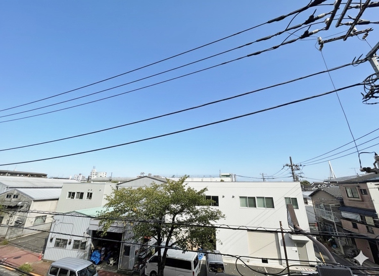 バルコニー 窓を開けると広がる青空。心をリフレッシュして日々を過ごしていきましょう。