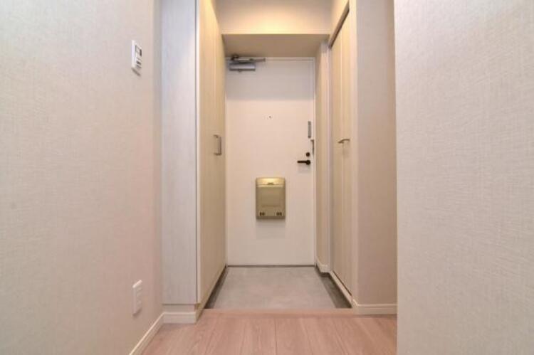 その他 一日の始まりと終わりはこちらの玄関から。今後ご家族の「行ってきます」「ただいま」が行き交う空間となるでしょう。 