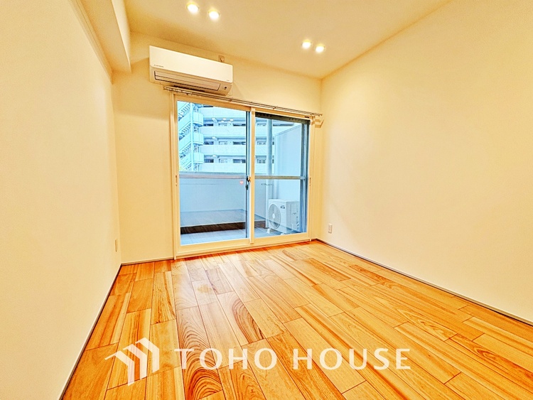 内装 【ROOM】感性を育むプライベートルームはシンプルでスマートな空間。好みの空間で読書をしたり、音楽を聞いたりと一人の時間も充実したものにできます。