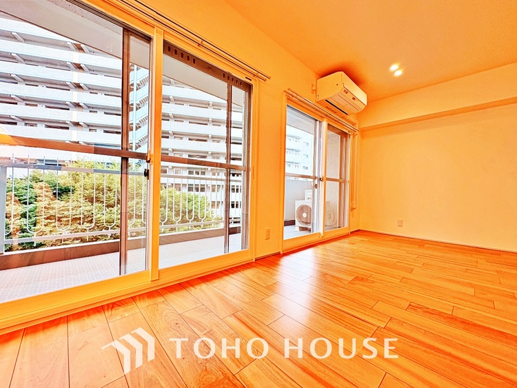 内装 ◆瀟洒な空間◆落ち着きのある彩が見事に調和させた瀟洒な空間を演出。ここに集まる家族の会話と笑顔が絶え間なく続く幸せな空間。