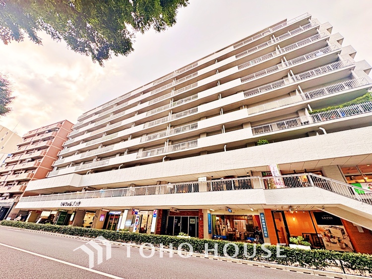 外観 漂う上質な空気感、マンションに入れば「おかえりなさい」と笑顔で迎えてくれるエントランス。最良の心配りを感じるマンションでした。