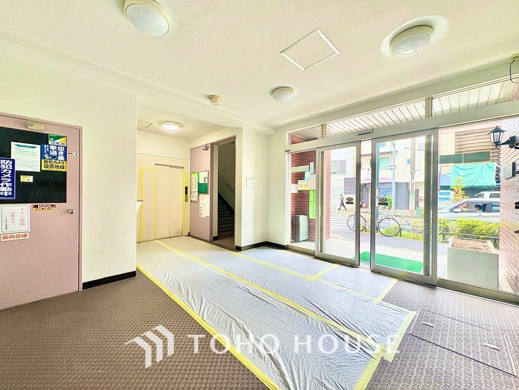 内装 ◆サンサンと◆差し込む太陽の光がこのリビングに笑いをもたらす。