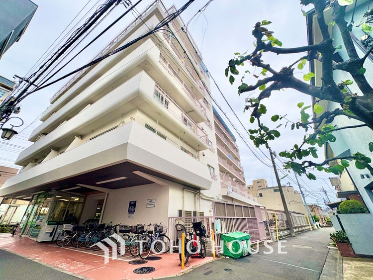 洗面 【Powderroom】広く使い勝手のよい空間と設備で演出。シンプルな使いやすさだけでなくたっぷりの収納力も実現。