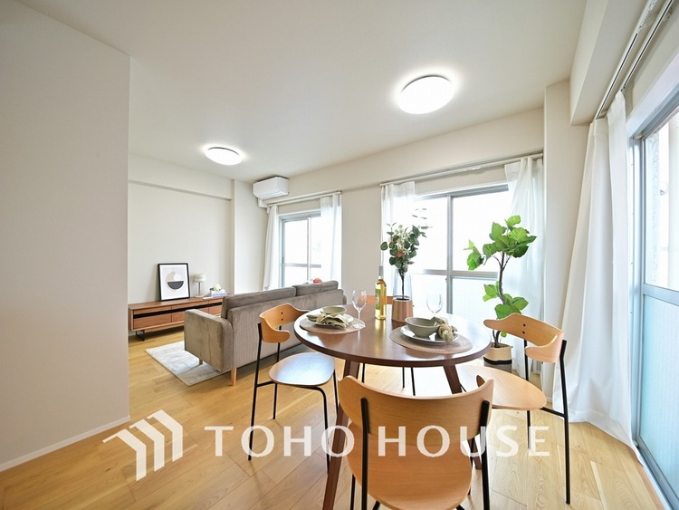 内装 広がりのある住空間、家族が集まるリビング・ダイニング