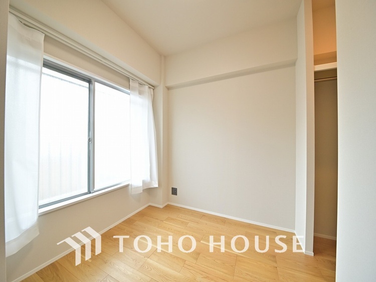 内装 採光もある洋室は、くつろぎのひと時を過ごすのにぴったり