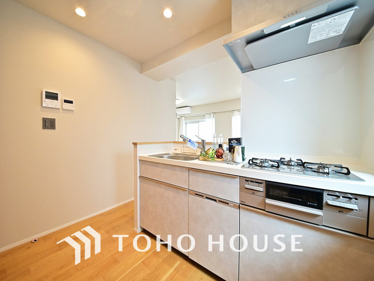 キッチン シンプルな部屋の雰囲気に溶け合うナチュラルキッチン