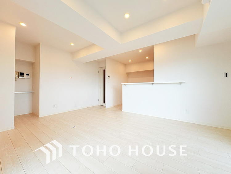 内装 広がりのある住空間、家族が集まるリビング・ダイニング