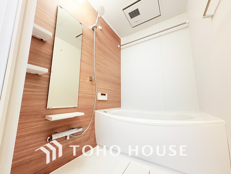 風呂 一日の疲れを癒すバスルームは、心地よいリラックスを叶える清潔感溢れる空間