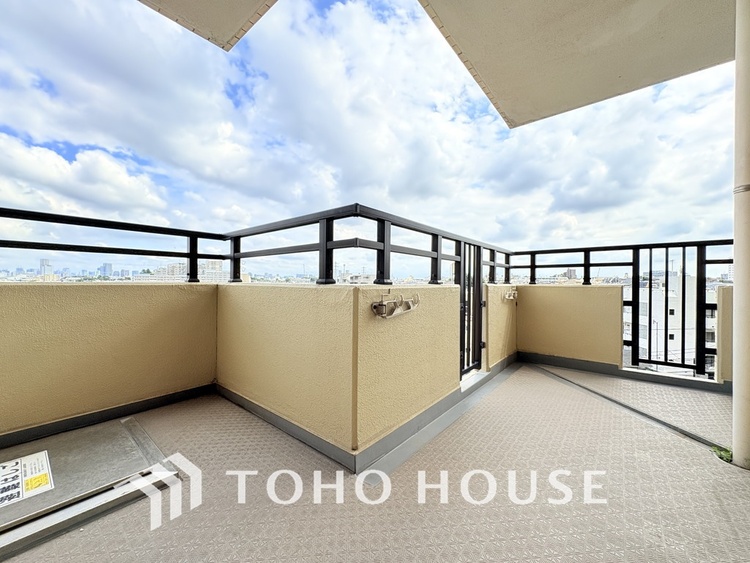 バルコニー 陽当たり良好なバルコニー