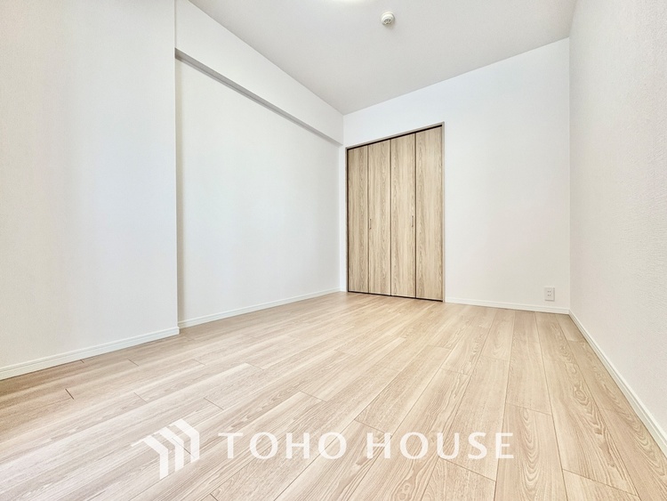 内装 【Private room】感性を育むプライベートルームはシンプルでスマートな空間。好みの空間で読書をしたり、音楽を聞いたりと一人の時間も充実したものにできます。