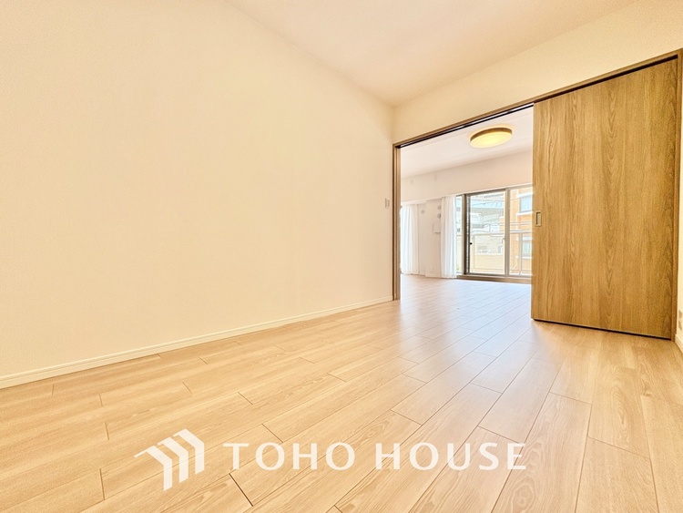 内装 寝室は一日の疲れを癒す大切な空間。快適で落ち着けるおすすめの間取りです。