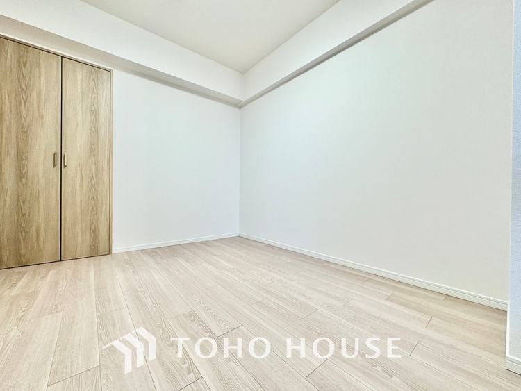 内装 【Private room】感性を育むプライベートルームはシンプルでスマートな空間。好みの空間で読書をしたり、音楽を聞いたりと一人の時間も充実したものにできます。