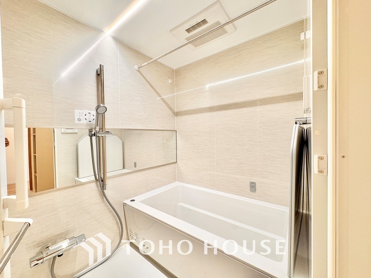 風呂 浴室は一日の疲れを癒す特別な空間。清潔感と快適性で心身ともにリフレッシュできます。