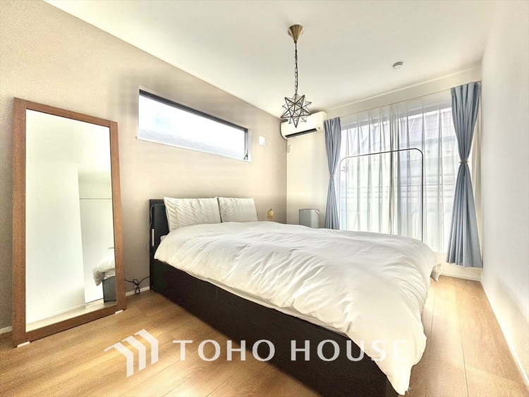 内装 【ROOM】感性を育むプライベートルームはシンプルでスマートな空間。好みの空間で読書をしたり、音楽を聞いたりと一人の時間も充実したものにできます。