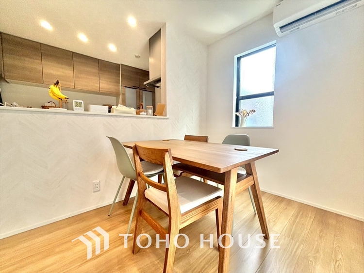 内装 忙しい朝もゆとりをもってくつろげるダイニングスペース。気持の良い朝日が1日をスタートさせます。