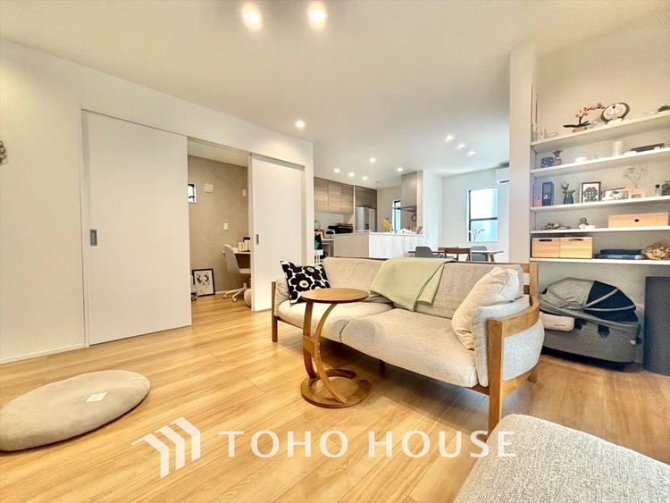 内装 「想像していた以上に広い」が写真を撮っているときの感想です。家事動線に配慮したプランによりご家族がくつろげる明るく広い空間が確保できました。