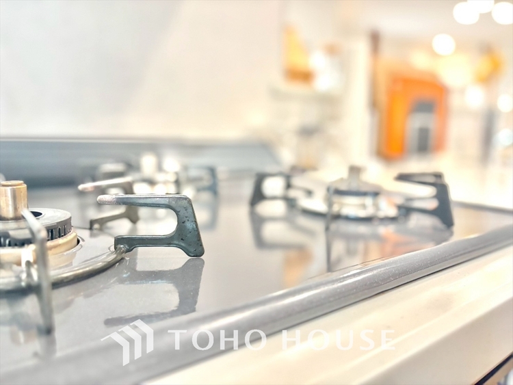 キッチン ◆愛育◆キッチンは家族の絆を育む大切な空間。シンプルで使い易いSystemKitchenで愉しく作る料理は愛情のある美味しいご馳走に。家族で使える広々とした対面式キッチンです。