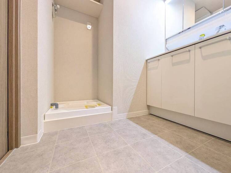 その他 十分な広さの脱衣所。