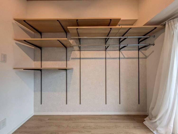 収納 家電やスーツケース、ストック品など何でも片付く嬉しい空間です。