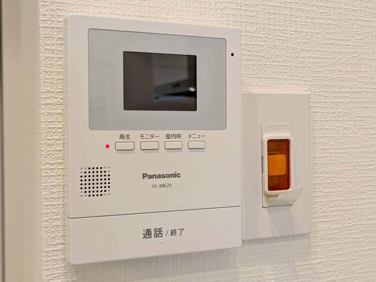 設備 誰が来てもわかる様にモニター付きインターホンを設置。