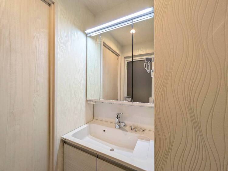 洗面 清潔感を感じられる洗面化粧台。