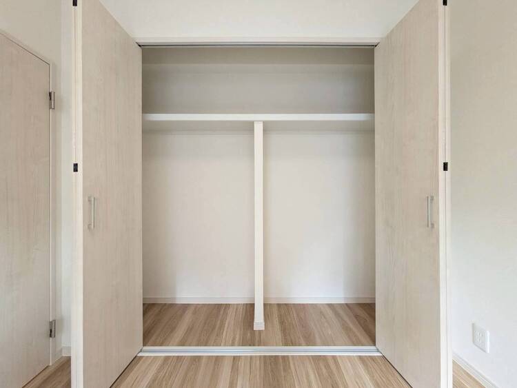 収納 家電やスーツケース、ストック品など何でも片付く嬉しい空間です。