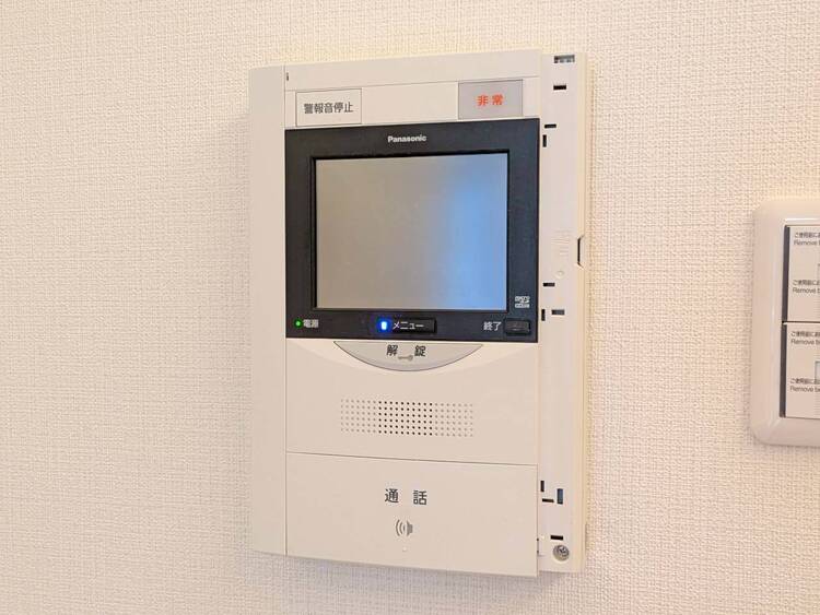 設備 誰が来てもわかる様にモニター付きインターホンを設置。
