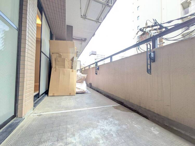 バルコニー 朝の澄んだ空気や、夕方に吹く清々しい風を感じられるバルコニー。