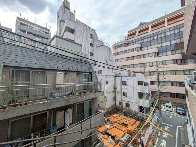 バルコニー 眺望や窓からの景色が良いと、家で過ごす時間も快適です。