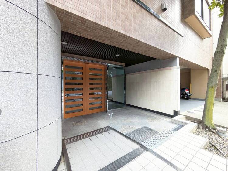 その他 上質感漂う玄関アプローチです。