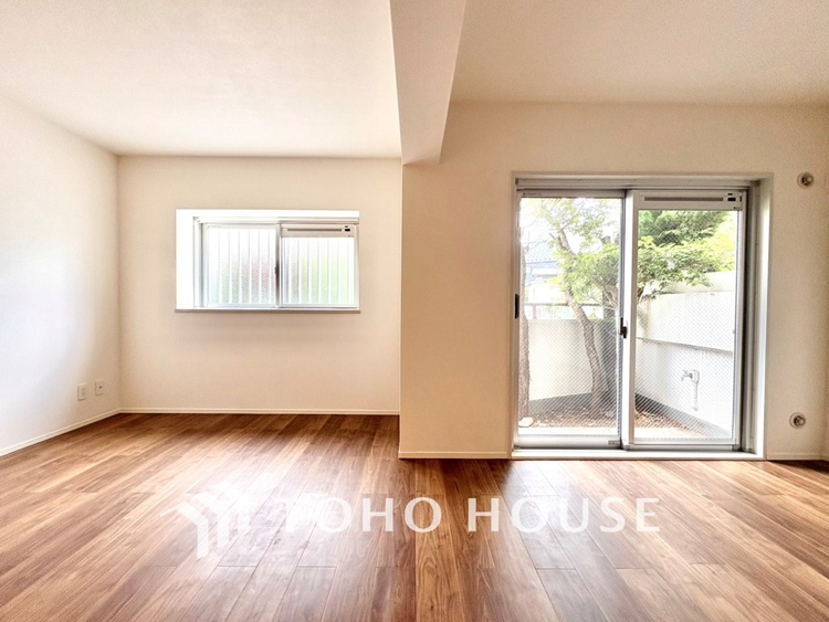 内装 【LIVING】◆扉を◆開くとこの景色。家族の”おかえり”の声が聞こえてきそう。