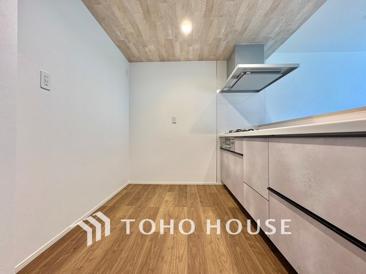 キッチン 【KITCHEN】◆ワクワク◆開放的で機能性も高いシステムキッチン。お子様は毎日のご飯にワクワク！