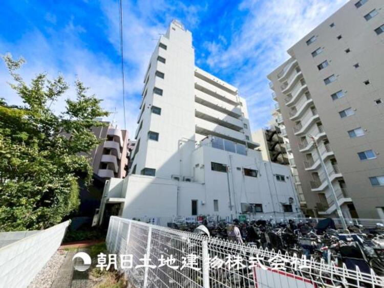 外観 【外観写真】表現された空間はたくさんの光を浴び、風を感じ、暮らしの時間を豊かにしてくれます。デザインされた空間と競い合うかのような充実した建物と共に大切な家族の思い出を刻んでいきます。