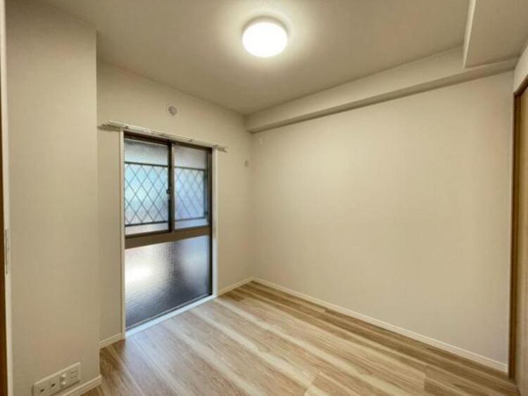 内装 子供部屋にぴったりな洋室。明るい空間で成長を見守ります 