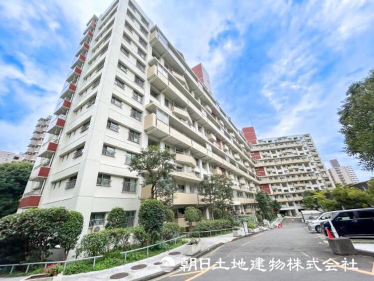 外観 【外観写真】家族の色を映し出す洗練された邸宅は、ずっと輝き続けながらいつしか街の風景に溶け込んでいきます。