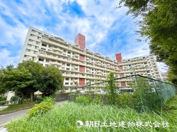 外観 【外観・立地】時代の流行ではなく拘りを貫く。シックなカラートーンで街並みに溶け込む外観は、絶妙なバランスで輝きを放ちます