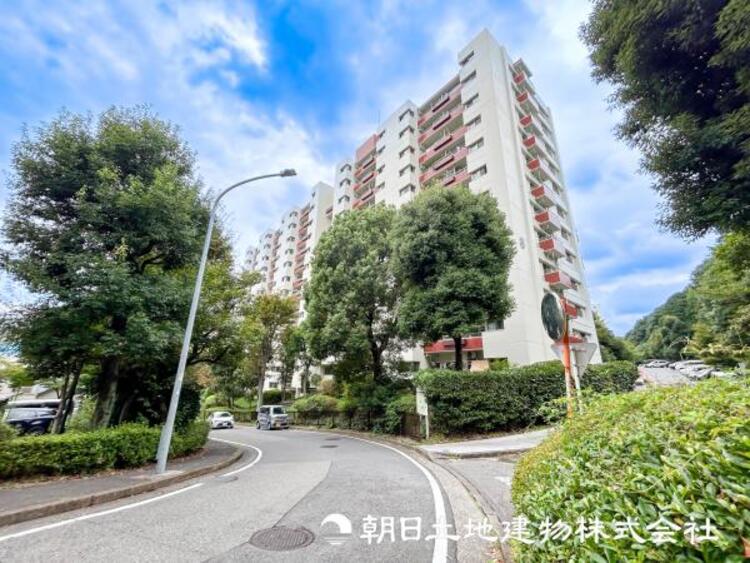 外観 【外観写真】時間のゆとりと空間、爽やかな陽光がもたらす光と風を贅沢なまでに感じる暮らしがここに始まります。