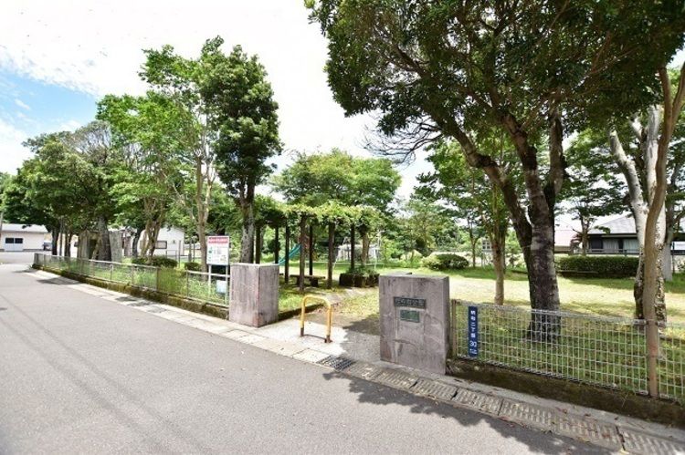周辺 【だらお公園】鹿児島市明和2丁目にある公園です。遊具、ベンチ、トイレ 徒歩 約1分（約70m）