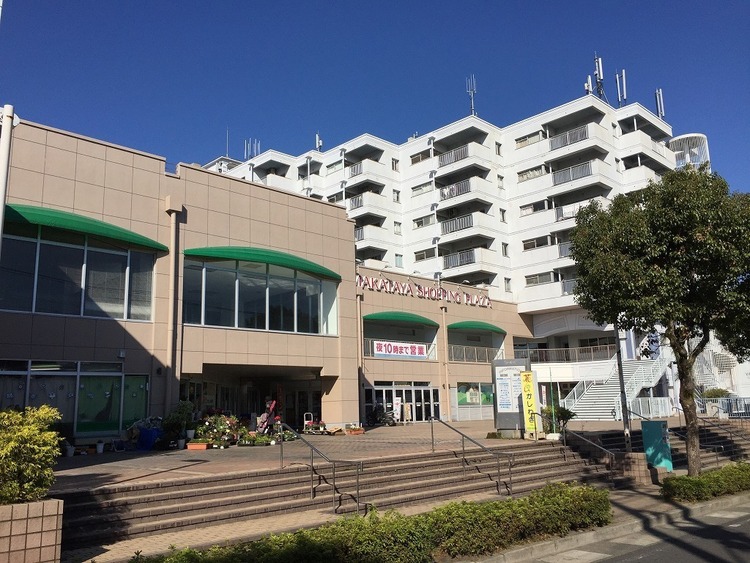 周辺 山形屋ショッピングプラザ明和店ベーカリーコーナー、お茶コーナー、衣料品販売コーナー、クリーニングコーナー、ATM設置店舗 徒歩 約12分（約950m）