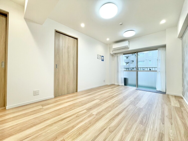 居間 忙しく過ぎゆく日常を置き去るほど、ゆったりした時間が流れるリビング。