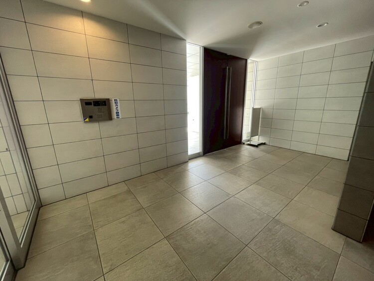 エントランス エントランス内部は、管理が行き届き清潔な共有スペースとなっています。