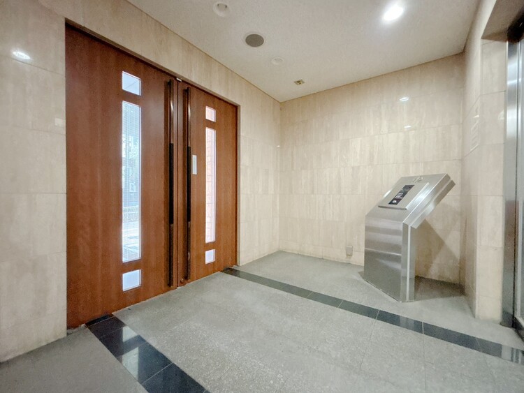 エントランス エントランス内部は、管理が行き届き清潔な共有スペースとなっています。