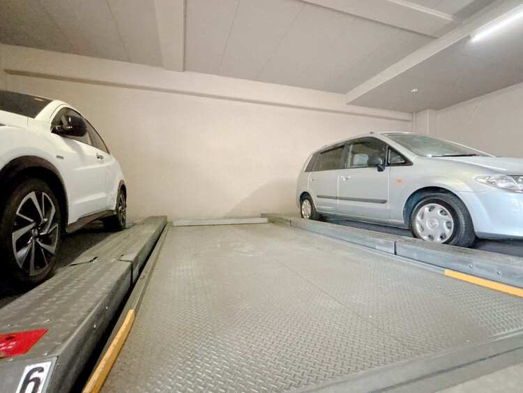 駐車場 本物件の駐車スペースです。車種制限のある場合もございますので、お気軽にお問い合わせくださいませ。