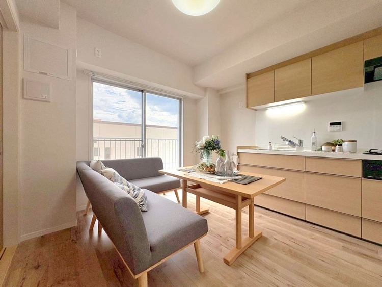 居間 居心地の良い空気感は、暮らしのステージを彩り、心からのやすらぎと満足感を与えてくれます。