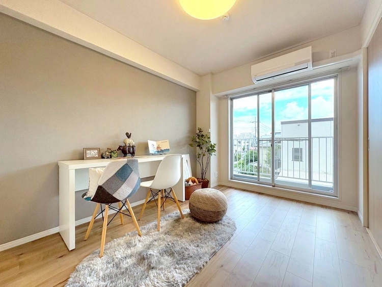 居間 快適に過ごす毎日を求めて、暮らしの中でご自身の「マイホーム」に創り上げてください。