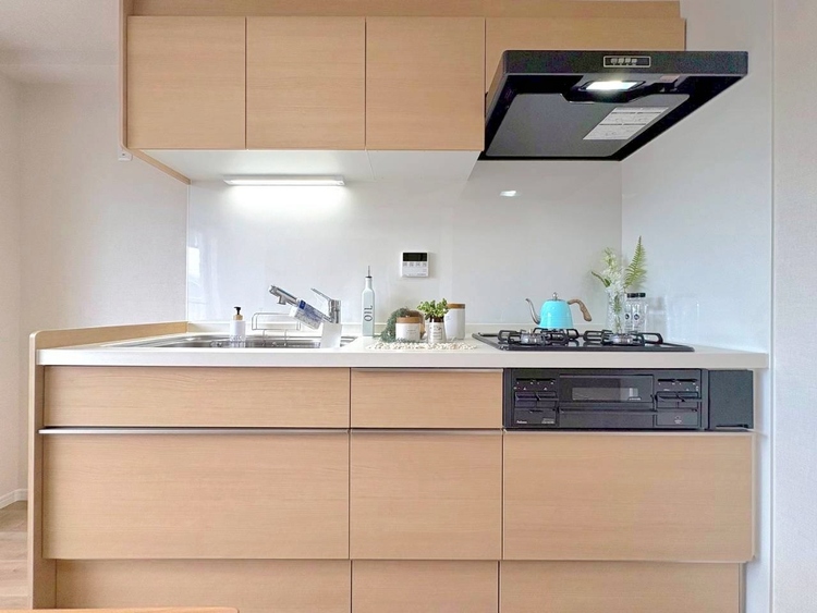 キッチン スマートな意匠と充実の機能を備えたキッチンが、暮らしにおいしい彩りを添えます。