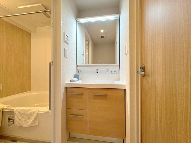 洗面 何かと物が増える場所だからこそ、スッキリと見映えの良い空間に。