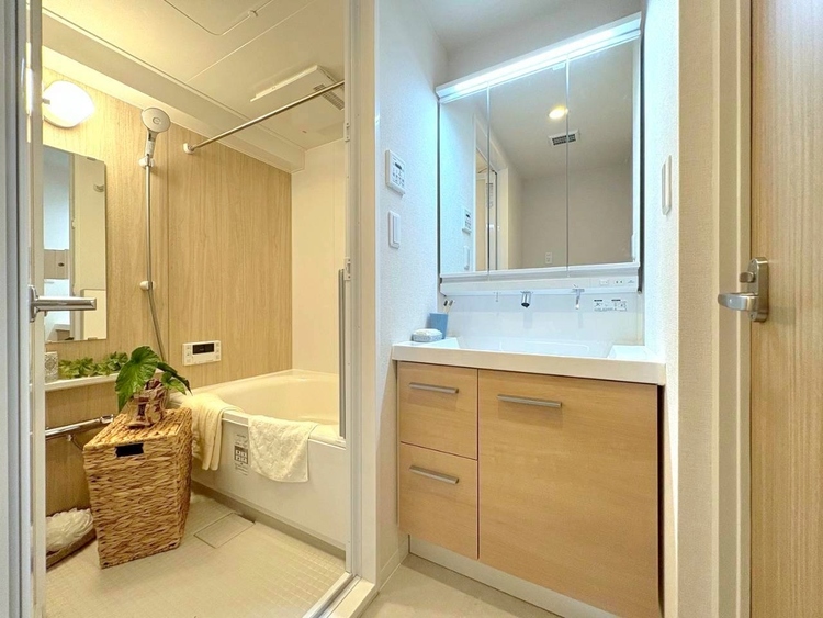 洗面 清潔感と心地よさを重視した、上質感漂うパウダールーム。