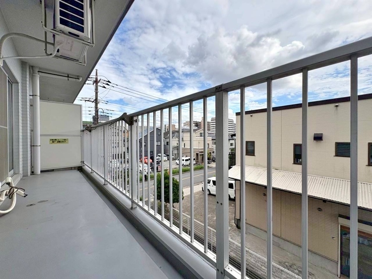 バルコニー 暮らしの中で、光と風を演出してくれるバルコニー。