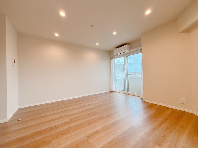 居間 居心地の良い空気感は、暮らしのステージを彩り、心からのやすらぎと満足感を与えてくれます。